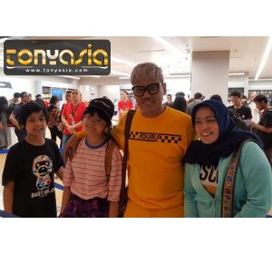 Pada Penjualan Perdana di Indonesia Uya Kuya Borong 4 iPhone X | Casino Online Terpercaya | Agen Judi Casino